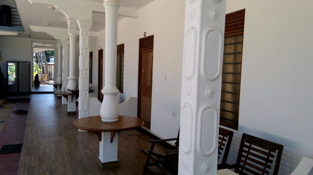 French Garden Resort Uppuveli ภายนอก รูปภาพ