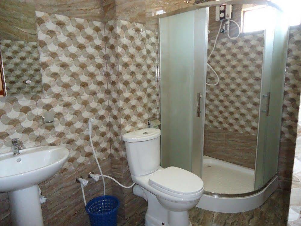 French Garden Resort Uppuveli ภายนอก รูปภาพ