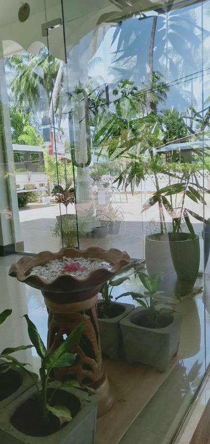 French Garden Resort Uppuveli ภายนอก รูปภาพ