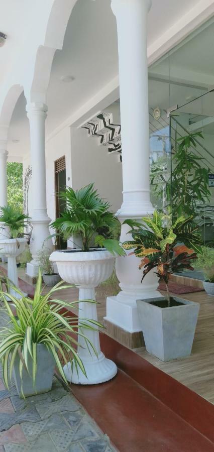 French Garden Resort Uppuveli ภายนอก รูปภาพ